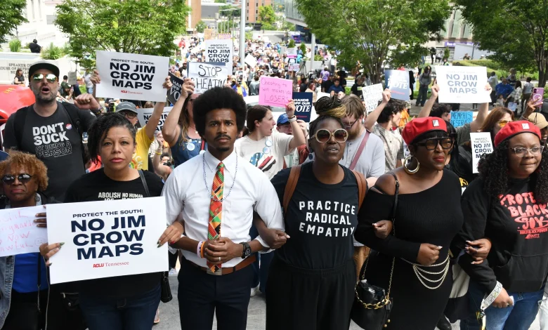 Hundreds march as Tennessee takes up Trump's redistricting call