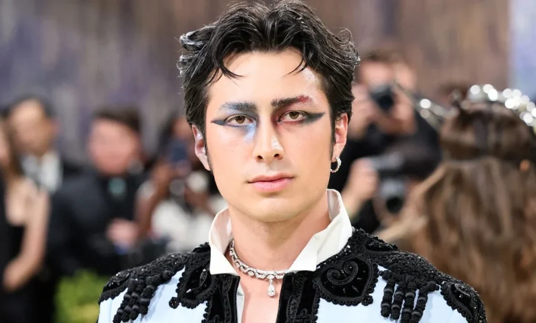 In Defense of Hudson Williams’s ‘Messy’ Met Gala Makeup