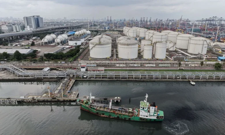 Iran War Is Draining World’s Oil Buffer at an Unprecedented Pace