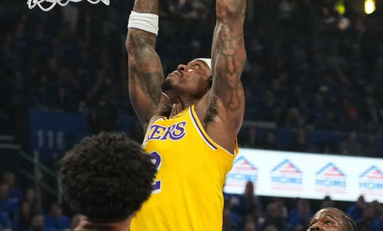 Jarred Vanderbilt dislocates right pinkie, sources say