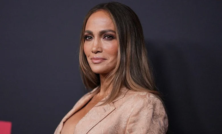 Jennifer Lopez shows off toned abs in white string bikini on Memorial Day