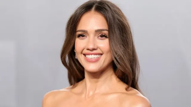 Jessica Alba Bares Her Legs in a Minidress That Couldn’t Get Any Shorter