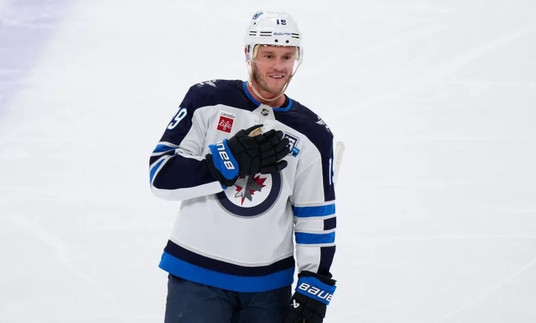 Jets centre Jonathan Toews named finalist for Masterton Trophy