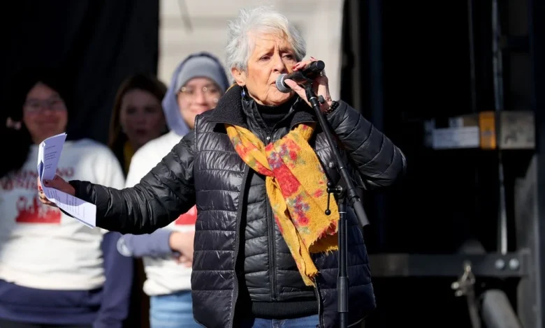 Joan Baez Is Frustrated by Today’s Biggest Pop Girls