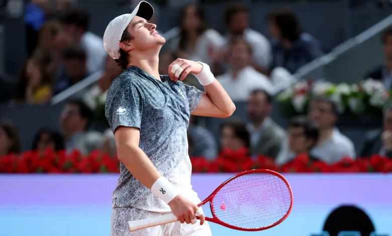 João Fonseca sente incômodo no punho direito e está fora do ATP 500 de Hamburgo