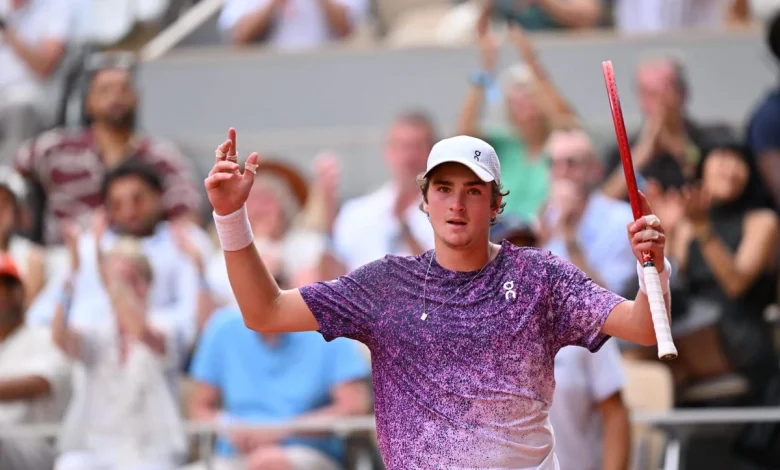 João Fonseca stuns Novak Djokovic at French Open from two sets down