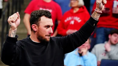 Johnny Manziel beats Bob Menery in Battle of Dad Bods