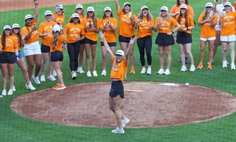 Karlyn Pickens tosses Savannah Bananas first pitch with Lady Vols at Neyland Stadium