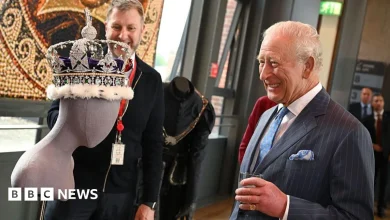 King appears as surprise guest at sold-out Shakespeare play