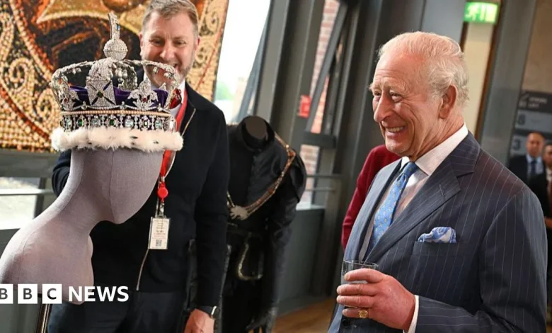 King appears as surprise guest at sold-out Shakespeare play