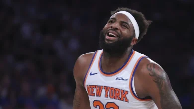 Knicks Mitchell Robinson breaks pinky finger on right hand, no timetable for a return