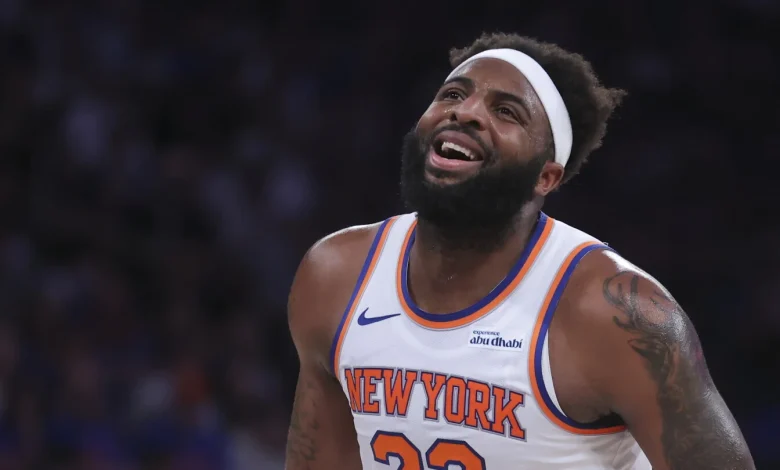 Knicks Mitchell Robinson breaks pinky finger on right hand, no timetable for a return