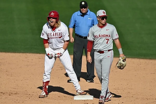 LIVE SCORE UPDATES & ANALYSIS: Arkansas baseball vs. Oklahoma Game 2