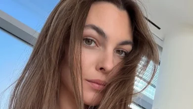 Leonardo DiCaprio’s Girlfriend Breaks the Internet in a Wildly Plunging Dress