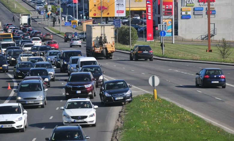 Lietuvoje – istorinis pokytis: automobiliai keliuose nuo šiol gali vairuoti patys