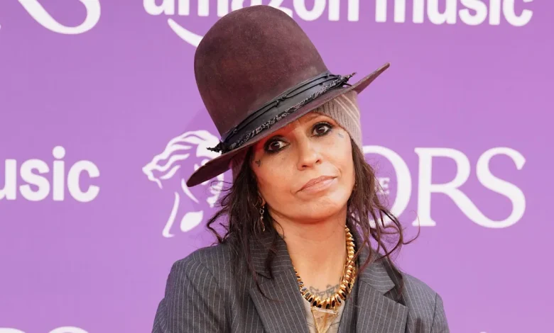 Linda Perry says songwriters should ’embrace’ artificial intelligence