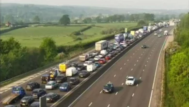Long delays on M25 after lorry crash