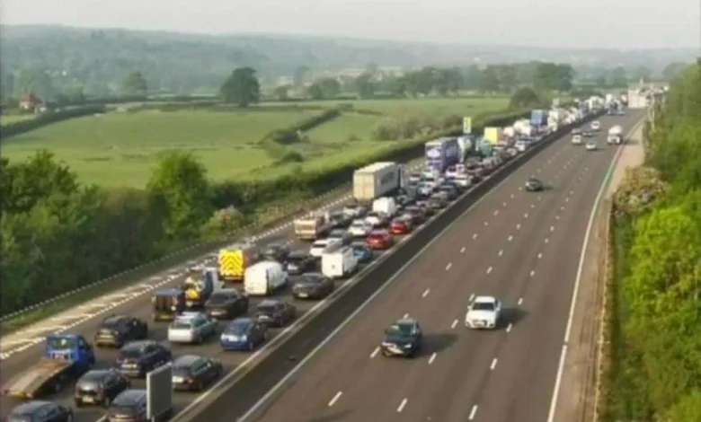 Long delays on M25 after lorry crash