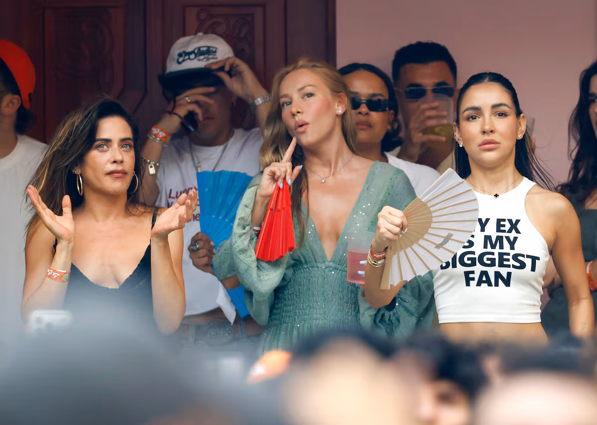 Los actores Ester Expósito y Martiño Rivas y los futbolistas Mbappé, Álvaro Carreras e Isi Palazón, en La Casita de Bad Bunny en el primer concierto en Madrid