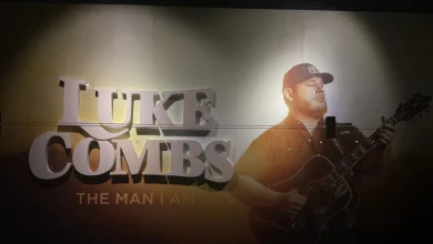 Luke Combs Surprises Fans at Alex Warren’s Nashville Tour Opener for ‘Ordinary’ Duet