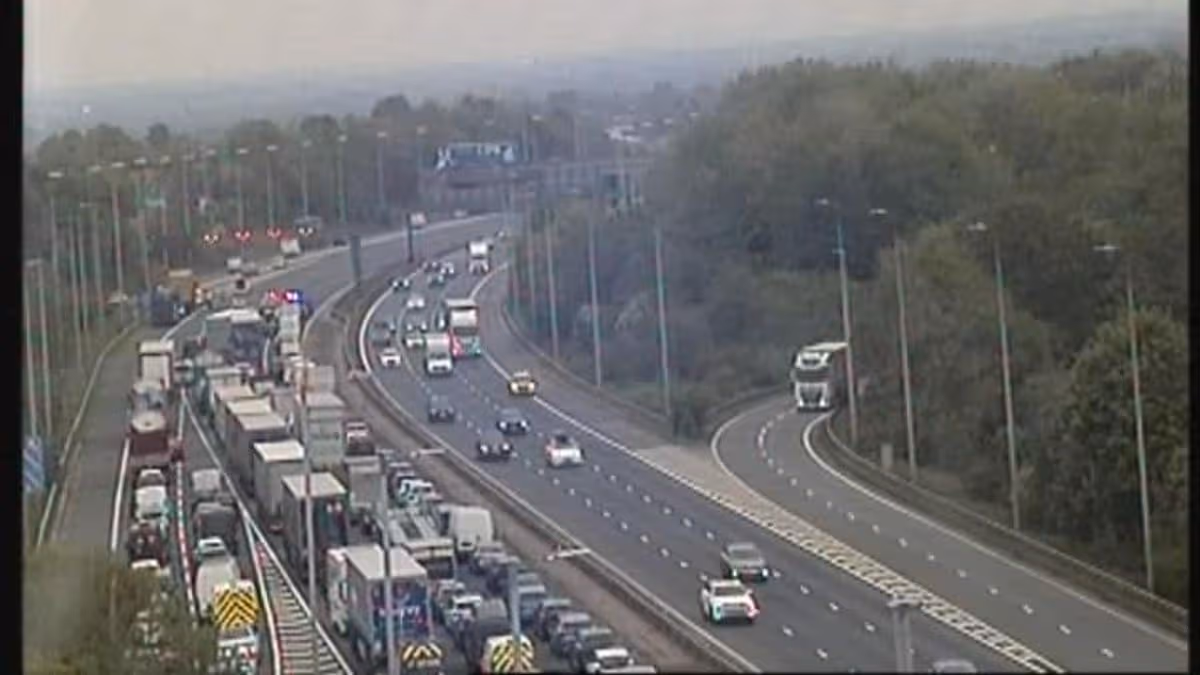 M6 closure LIVE: All traffic STOPPED on motorway after crash