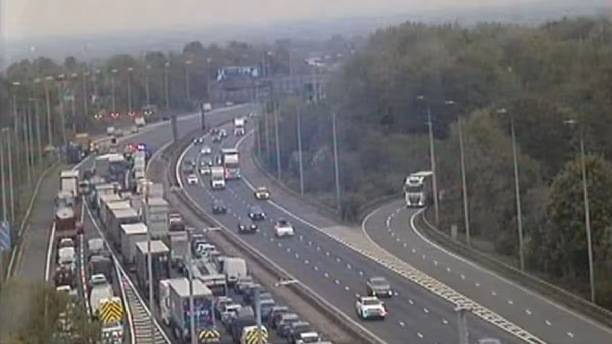 M6 closure LIVE as motorway traffic grinds to a halt after crash