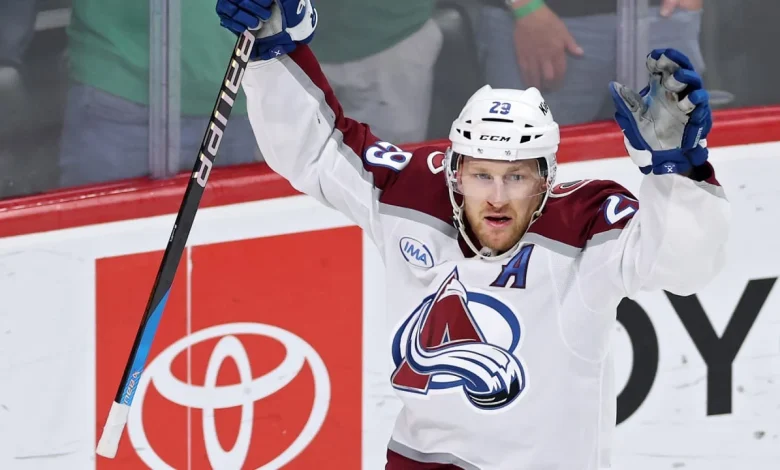 MacKinnon tallies empty netter