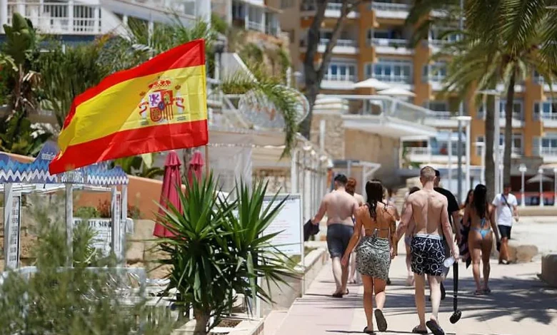 Magaluf hotel arrest: Romanian man held for 'kissing British boy', 4, in swimming pool