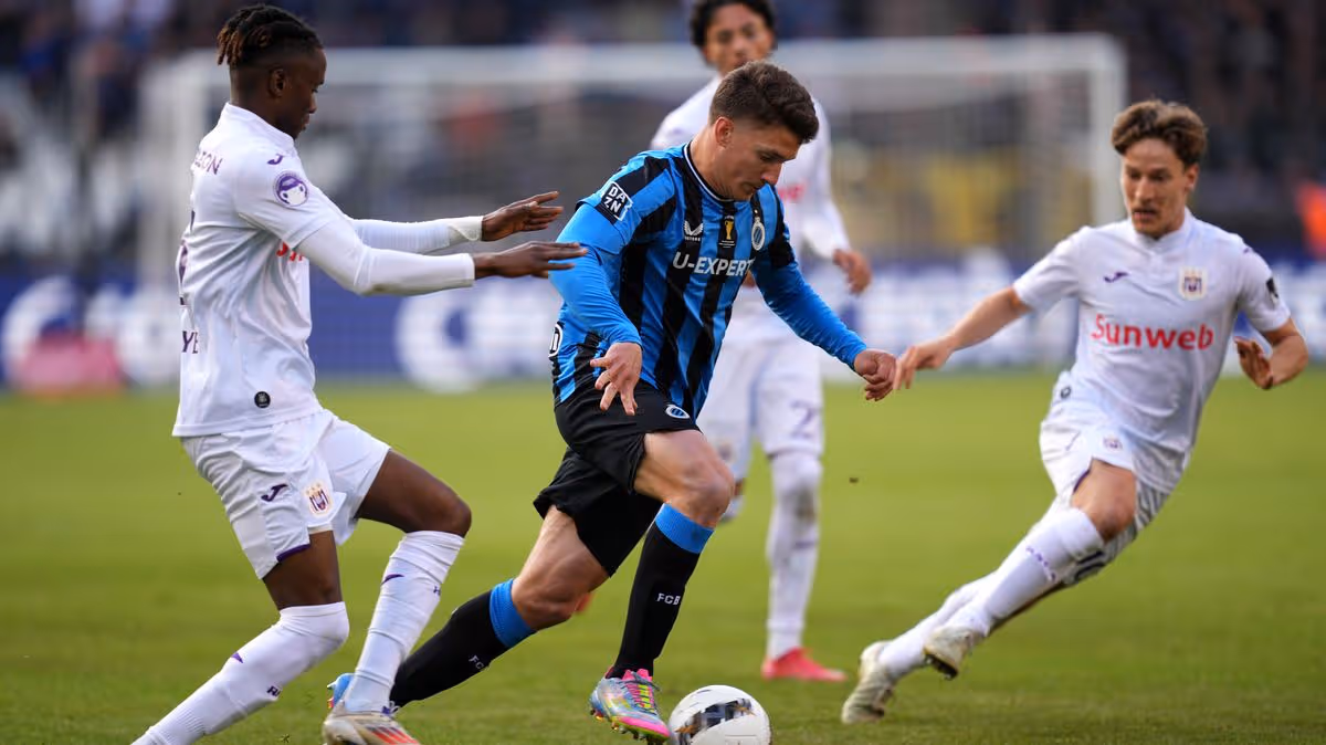 Man United sent come-and-get-me plea by winger with 51 goal contributions this season