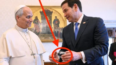 Marco Rubio’s Gift To Pope Leo Is Instantly Mocked As A Last-Minute Airport Buy