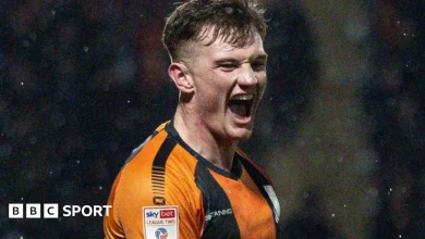 Mark Shelton: York City sign Barnet midfielder
