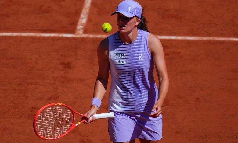 Marta Kostyuk v Iga Swiatek LIVE - 2026 French Open fourth round updates from Court Philippe-Chatrier as four-time champion faces in-form 15th seed