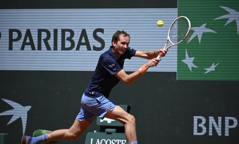 Medvedev, une 7e défaite d'entrée en dix Roland-Garros et un aveu : « Je sais pourquoi je ne joue pas toujours mon meilleur tennis ici mais je préfère le garder pour moi »