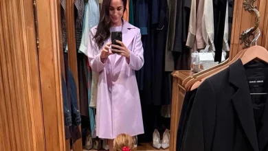 Meghan Markle Gets an Outfit Assist from Princess Lilibet, 4, in Sweet Mother-Daughter Photo: ‘Mama’s Little Helper’