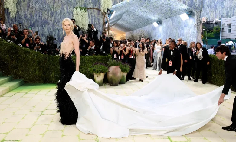 Met Gala 2026 Live Updates: Emily Blunt and Stanley Tucci Reunite
