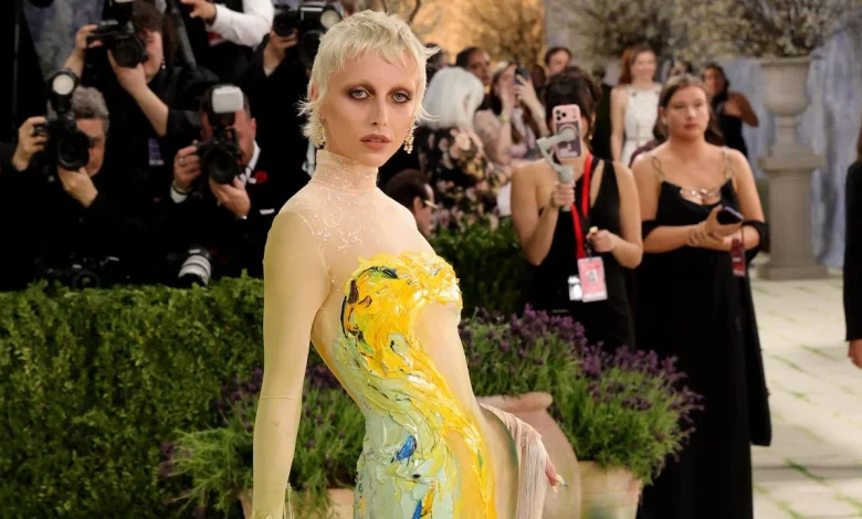 Met Gala 2026 Red Carpet Arrivals: See All the Looks Live