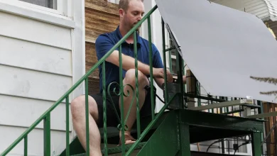 Minnesota lawmakers considering whether to allow plug-in or 'balcony' solar power - MPR News