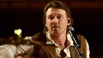 Morgan Wallen Flips Piano After Onstage Tech Issues