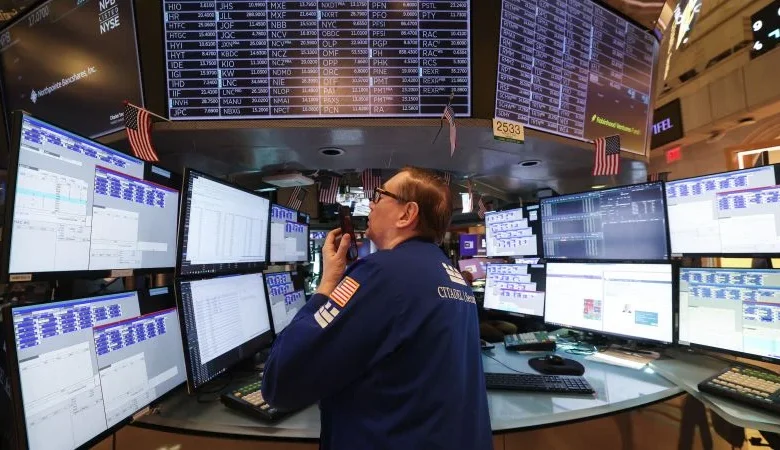 Near record highs, stocks face fresh test from bond yields