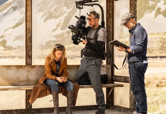 New Behind-the-Scenes “Supergirl” Images Revealed