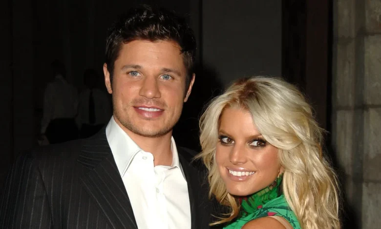 Nick Lachey And Jessica Simpson Reunite On Flight