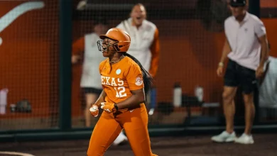 No. 3 Softball’s Hunter launches go-ahead home run to force Game 3 of NCAA Austin Super Regional