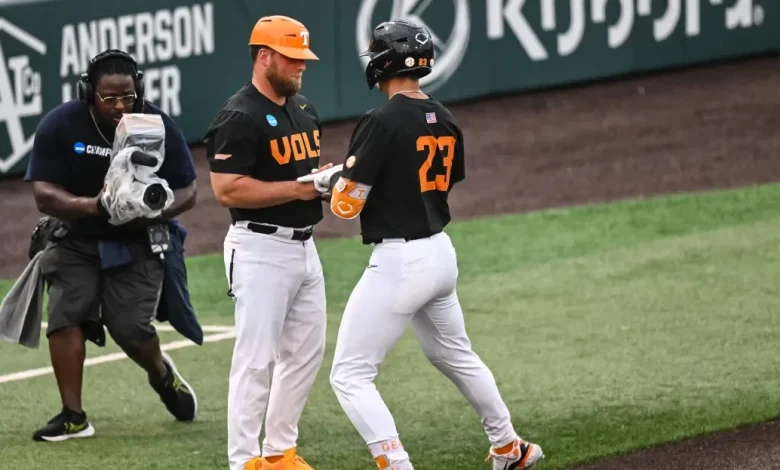 No. 4 Texas matches up against Tennessee in Knoxville