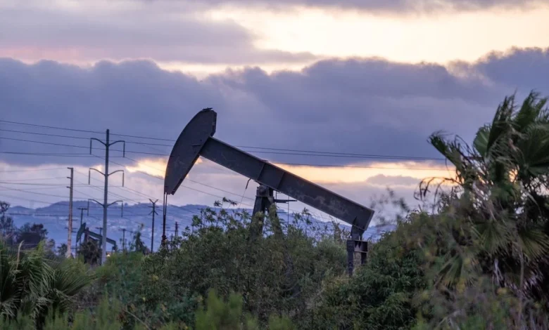 Oil Swings on Fading Optimism for Resolution on Iran Conflict