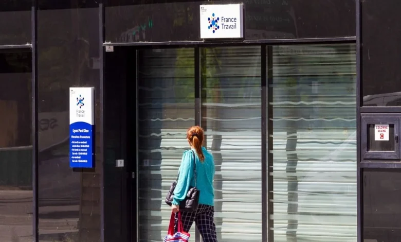 "On ne crée pas assez d'emplois et la population active augmente" : pourquoi le chômage est au plus haut en France depuis cinq ans