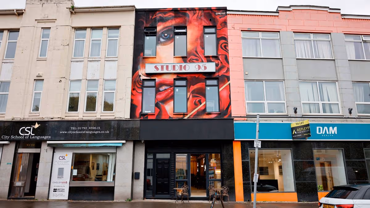 Once notorious former Swansea 'gentlemen's club' up for sale