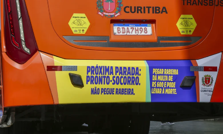 Ônibus ganham botão secreto 'anti-rabeira' e Lei prevê multa de até R$ 900 para infratores