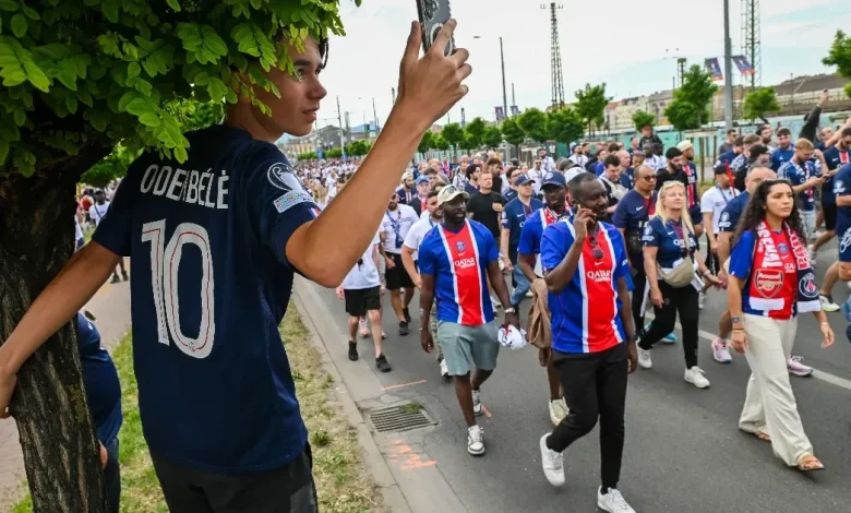 Őrült hangulatot csináltak a PSG-szurkolók a Bazilikánál, ellepték a szurkolók Budapestet a BL-döntő előtt