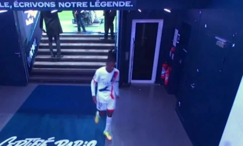 Ousmane Dembele goes off injured in PSG derby clash in potential Arsenal boost