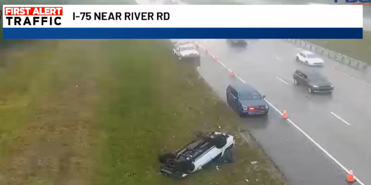 Overturned vehicle crash slows I-75 Wednesday morning